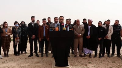 نشطاء أيزيديون يصورون فيديو من أمام مقبرة عشوائية: إنها بلا شواهد!