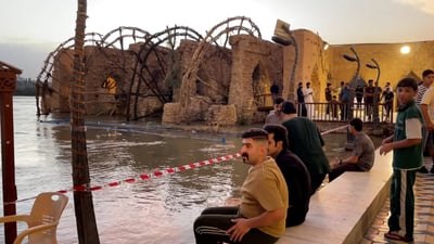 مياه الفرات تغمر نواعير هيت وسائح من الحلة يتحسر على جفاف الجنوب