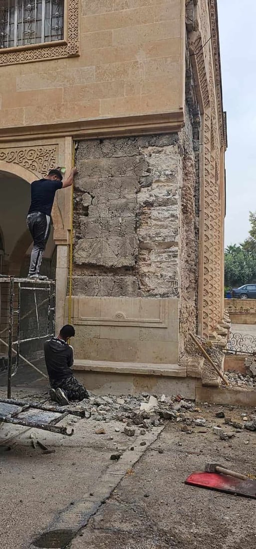 صليب راهب أرمني لجأ إلى العراق.. كنيسة بهنام واخته سارة تستعيد الجداريتين (صور)