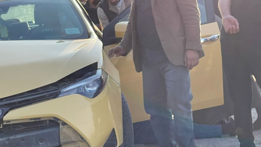 حادث بين “كورلا” وشاحنة على طريق حمرين