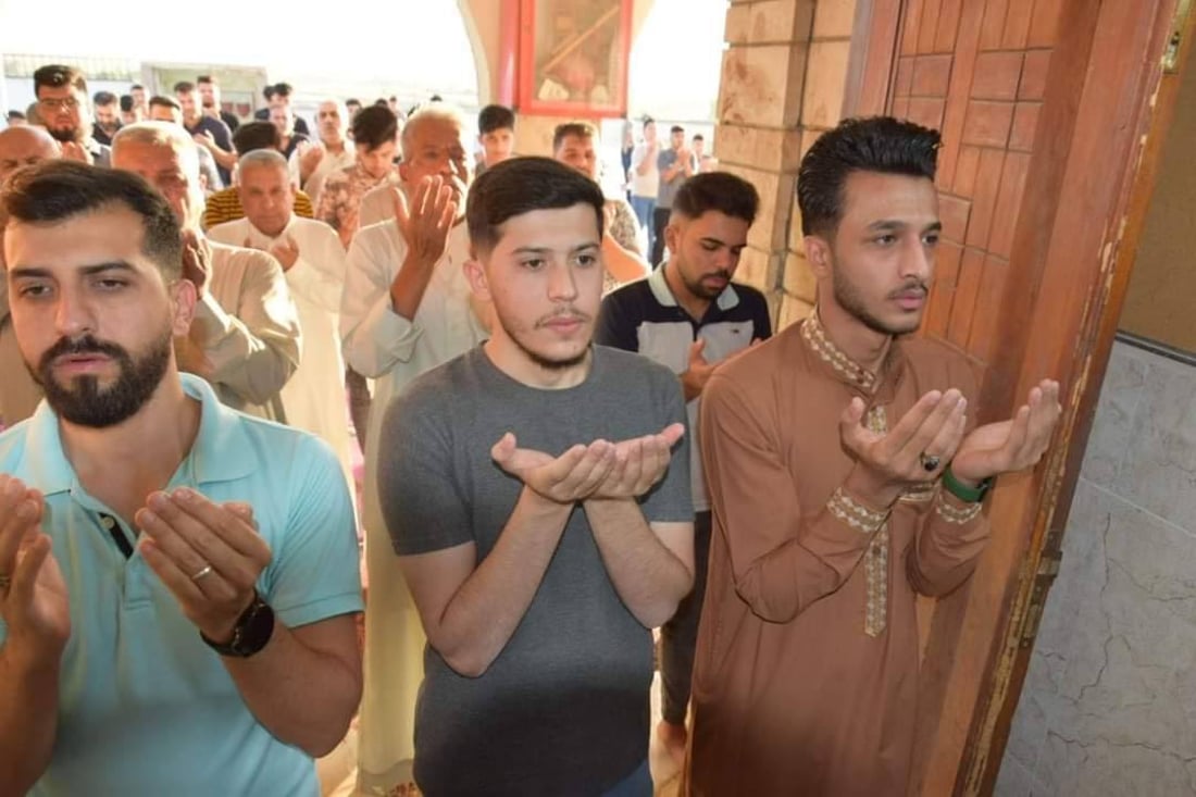 ملا عباس يحث المصلين على مساعدة الفقير وزيارة المريض.. صور من مقام زين العابدين