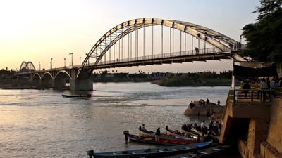 دخان عراقي يخنق إيران والأهواز تغير دوام المدارس في 4 مدن محاذية لميسان