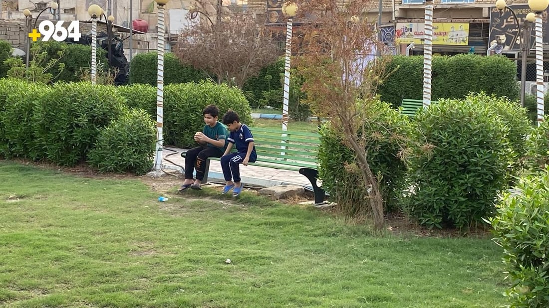 الأهالي يحرسون منذ عام.. حديقة “العسكري” أنيقة ولا يدخلها “ضعاف النفوس” (صور)