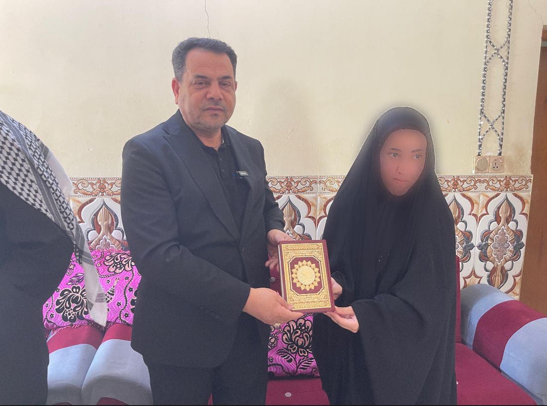 تربية النجف تزور الطلبة الأوائل في بيوتهم وتكرمهم