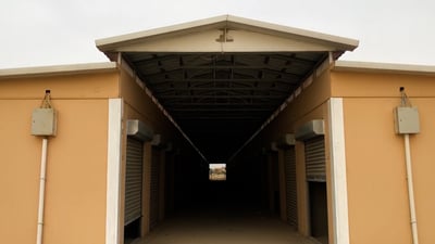 لا أحد يريد الانتقال إلى سوق الحسينية الجديد.. الإيجار مرتفع والموقع بعيد (فيديو)