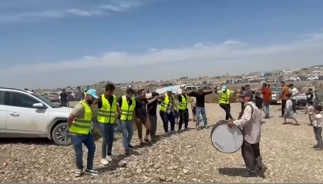 صور: آلاف السياح يستمتعون بأجواء سدة الصدور.. حتى الصينيين جاؤوا