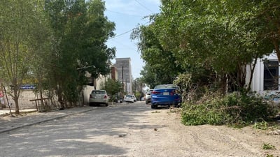 ”ننتظر التبليط منذ حرب إيران“.. أهالي “العربي” جزعوا من المشي بين الخسفات