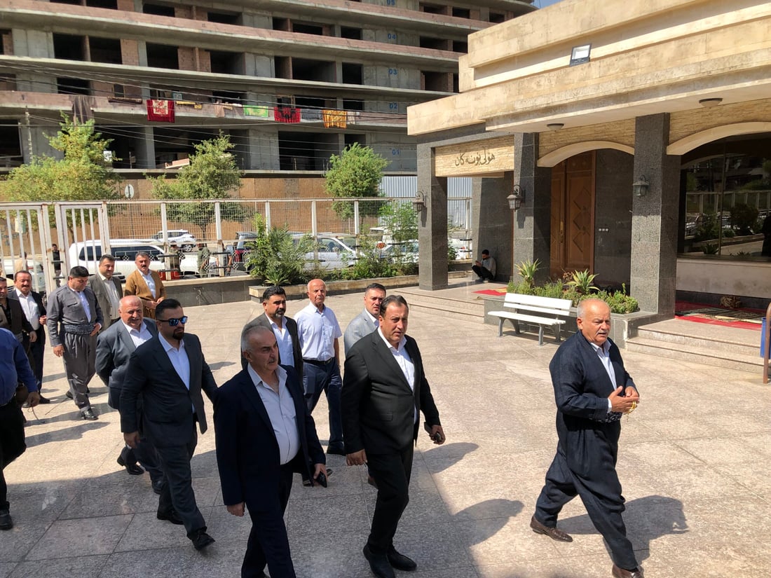 وجهاء البلدة المسيحية في أربيل زاروا المساجد وباركوا المولد النبوي (صور)