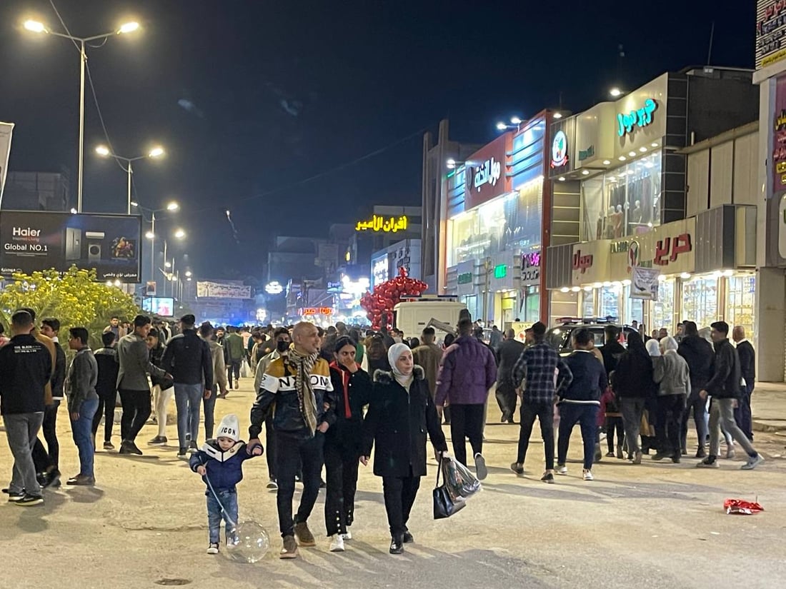 صور: بعقوبة تستقبل رأس السنة في “شارع الطابو” والعوائل ملأت المكان بالاحتفالات