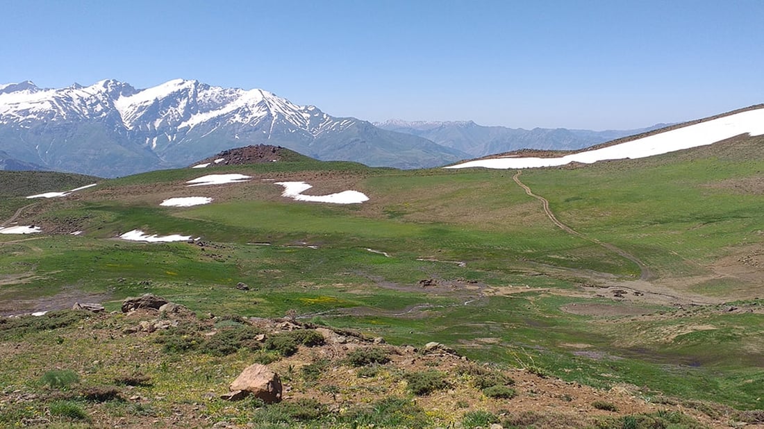 ئۆتۆمبێلێک لە چیای هەڵگورد گیری خواردووە