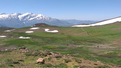 ئۆتۆمبێلێک لە چیای هەڵگورد گیری خواردووە