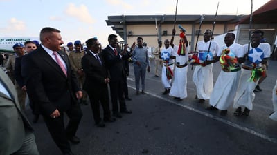 وزير الداخلية يسلّم الرئيس الصومالي دعوة رسمية لحضور القمة العربية في بغداد