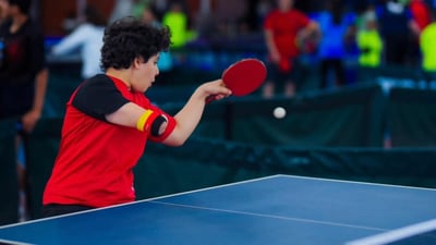 حوراء النجفية التي تعرفونها بيد واحدة.. اليوم هزمت حتى الأصحاء!