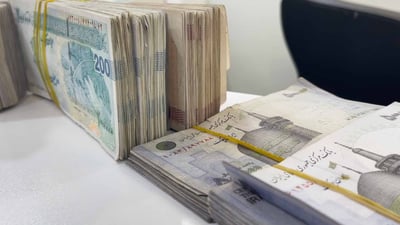 وتەبێژی بازاڕی دۆلارەکە: بارگرژیەکان بەردەوام بن داڕمانی زیاتری تمەن دەبینین