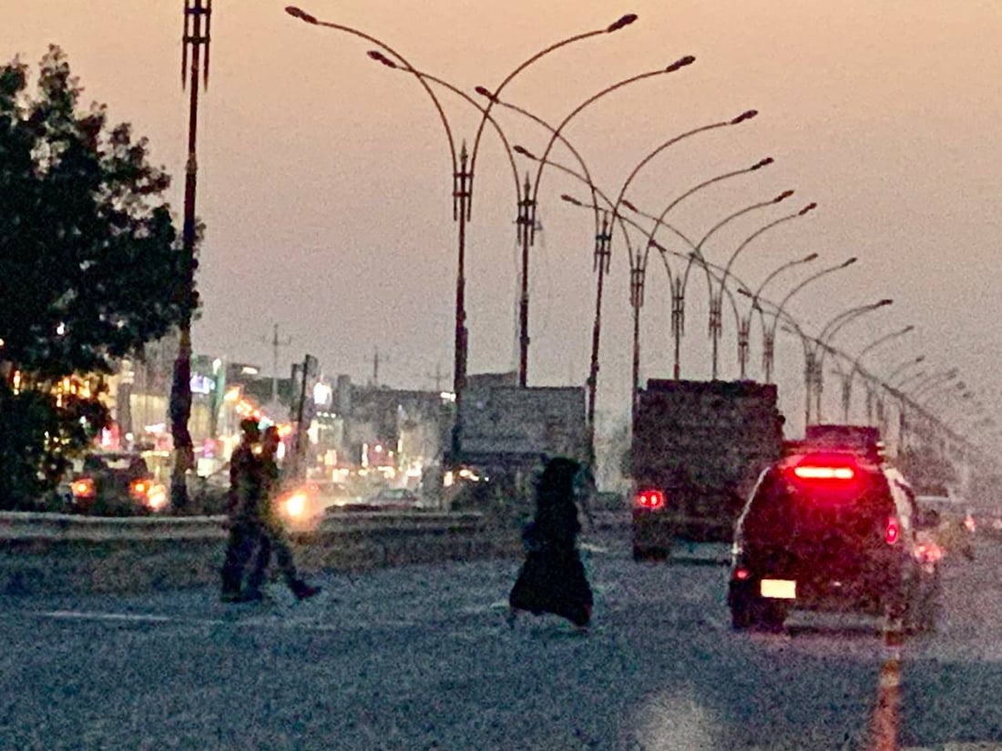 فيديو: المشي إلى بسماية “مجازفة”.. أكبر مجمع في بغداد بلا جسر عبور