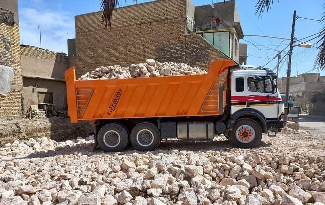 صور: أخيراً.. السماوة تتخلص من المنزل الشهير الذي تسقط “بالكوناته”!