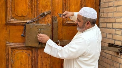Basra mosque preserves 125-year-old door with original lock still in use