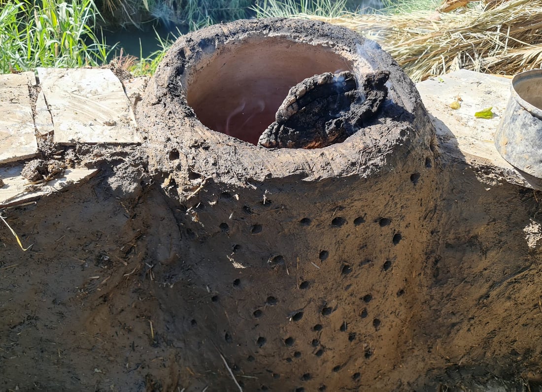 Diwaniyah women keep tradition alive with clay ovens for bread baking