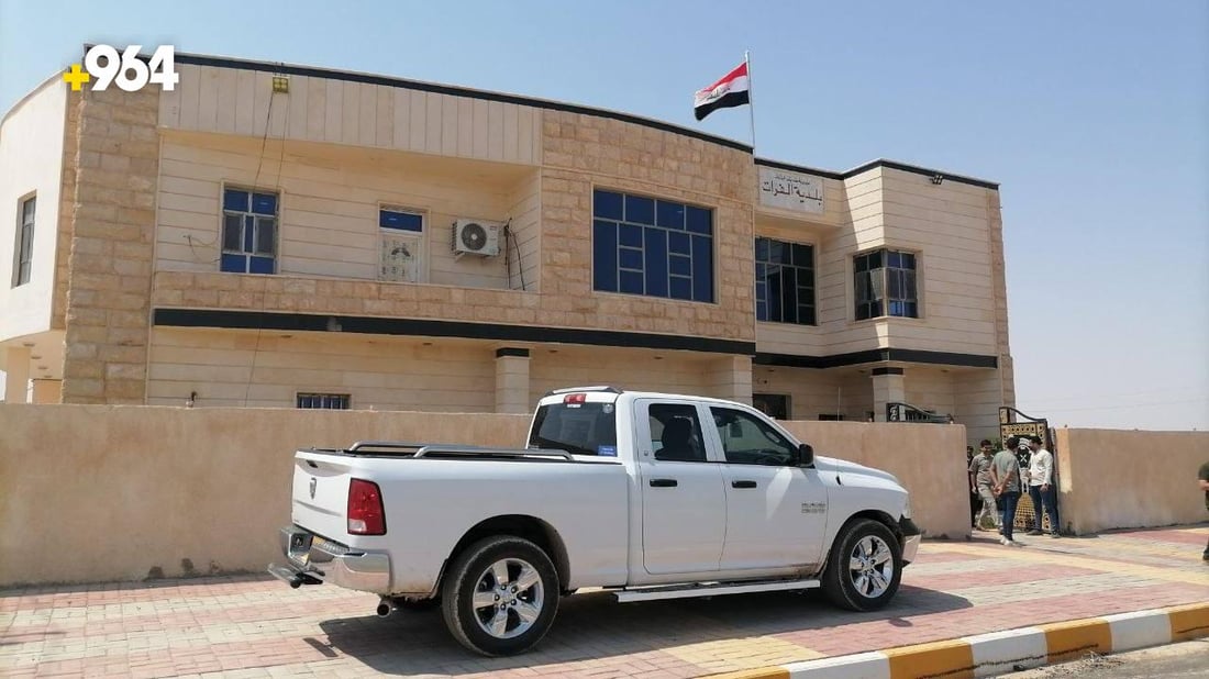 صور من هيت: أصبح لناحية الفرات مبنى بلدية.. والشارع سيتوسع إلى 40 متراً