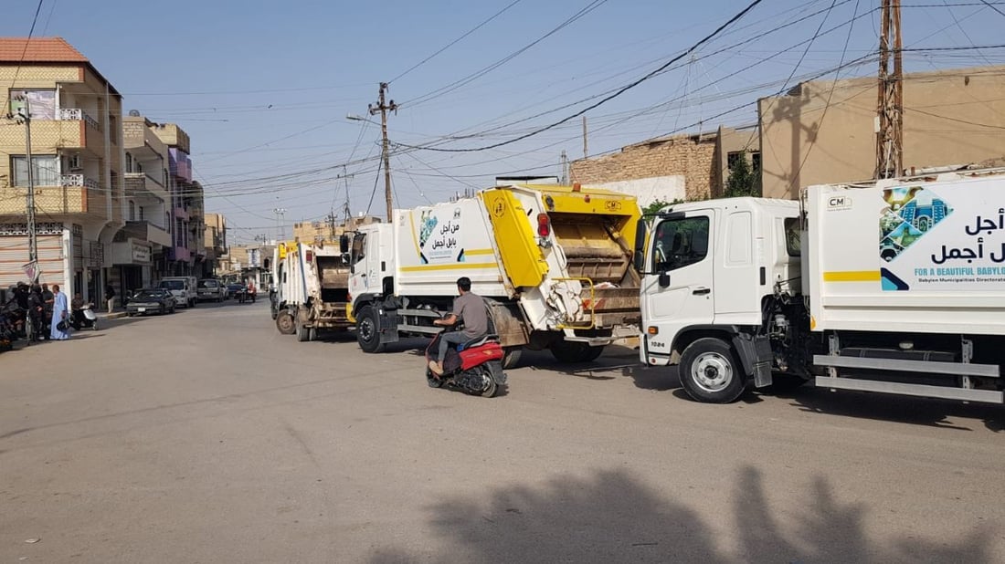 صور: عمال النظافة في المسيب يضربون عن العمل “إلى حين تعديل سلم الرواتب”
