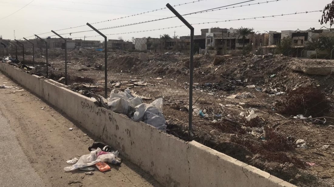 صور من حي السلام: حديقة بين 3 أحياء بغدادية صارت مكباً.. والبلدية تنتظر الأمانة