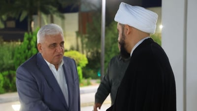 قيس الخزعلي يصافح فالح الفياض في ثاني لقاء بعد توتر العلاقة بشأن رئاسة الحشد