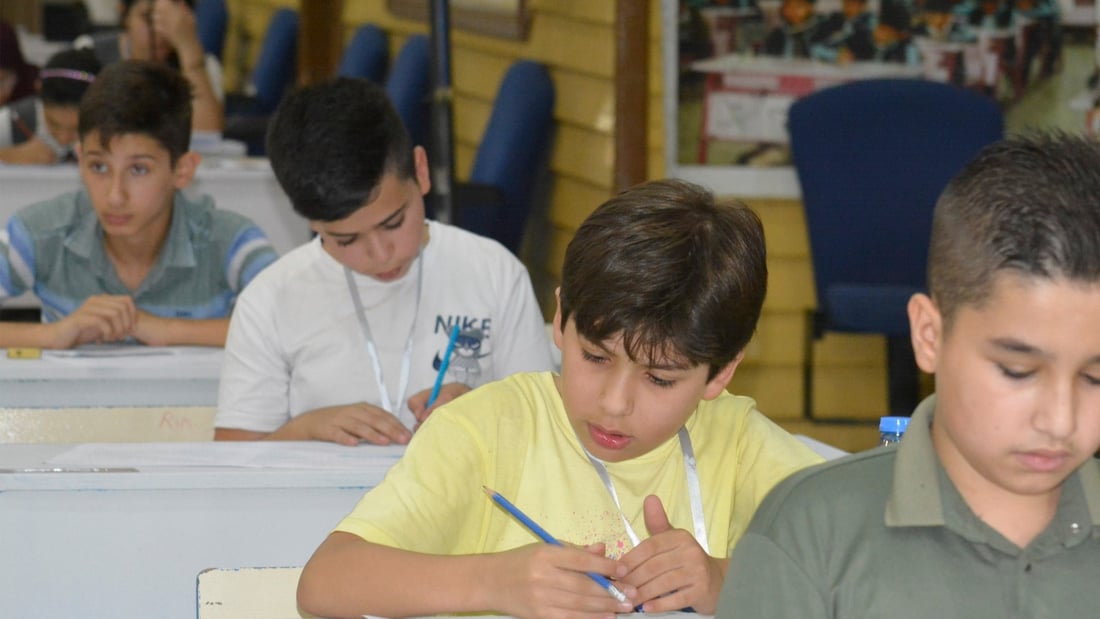 الهاتف مسموح لمدير المركز الامتحاني فقط لكن بدون كاميرا.. تعليمات التربية