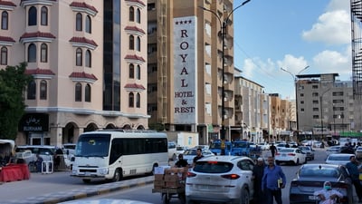 النجف: 40 ألف إيراني وخليجي “تبخروا”.. الحرب أغلقت الفنادق وطردت الموظفين