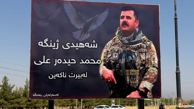پەردە لەسەر وێنەی شەهیدی ژینگە لادرا و دایکی بە حەسرەتەوە باسی دەکات