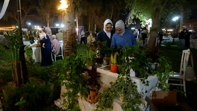 فنجان قهوة وكتاب في منتزه الفيحاء.. الحلة تهزم شائعات 30 – 9 بـ”كرنفال بابل”