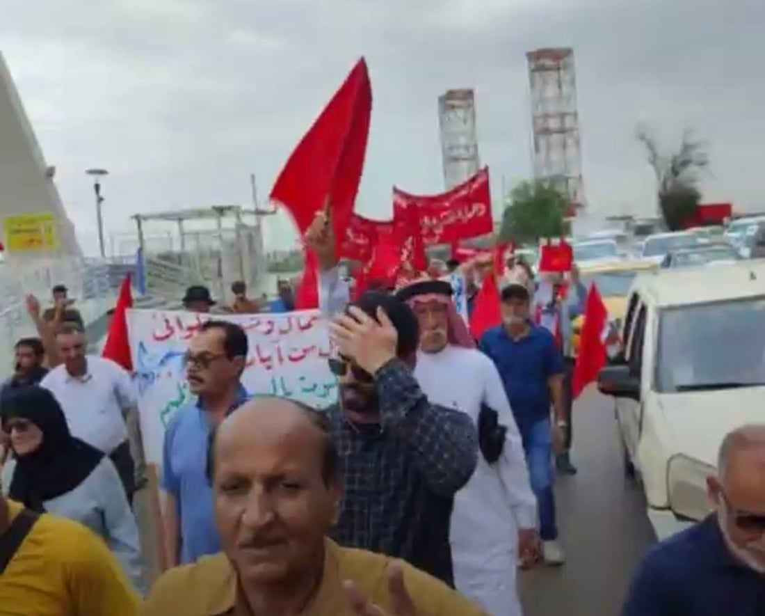 الرايات الحمر ترفرف قرب “أبو چاكوچ”: احموا حقوق الكادحين في البصرة (فيديو)