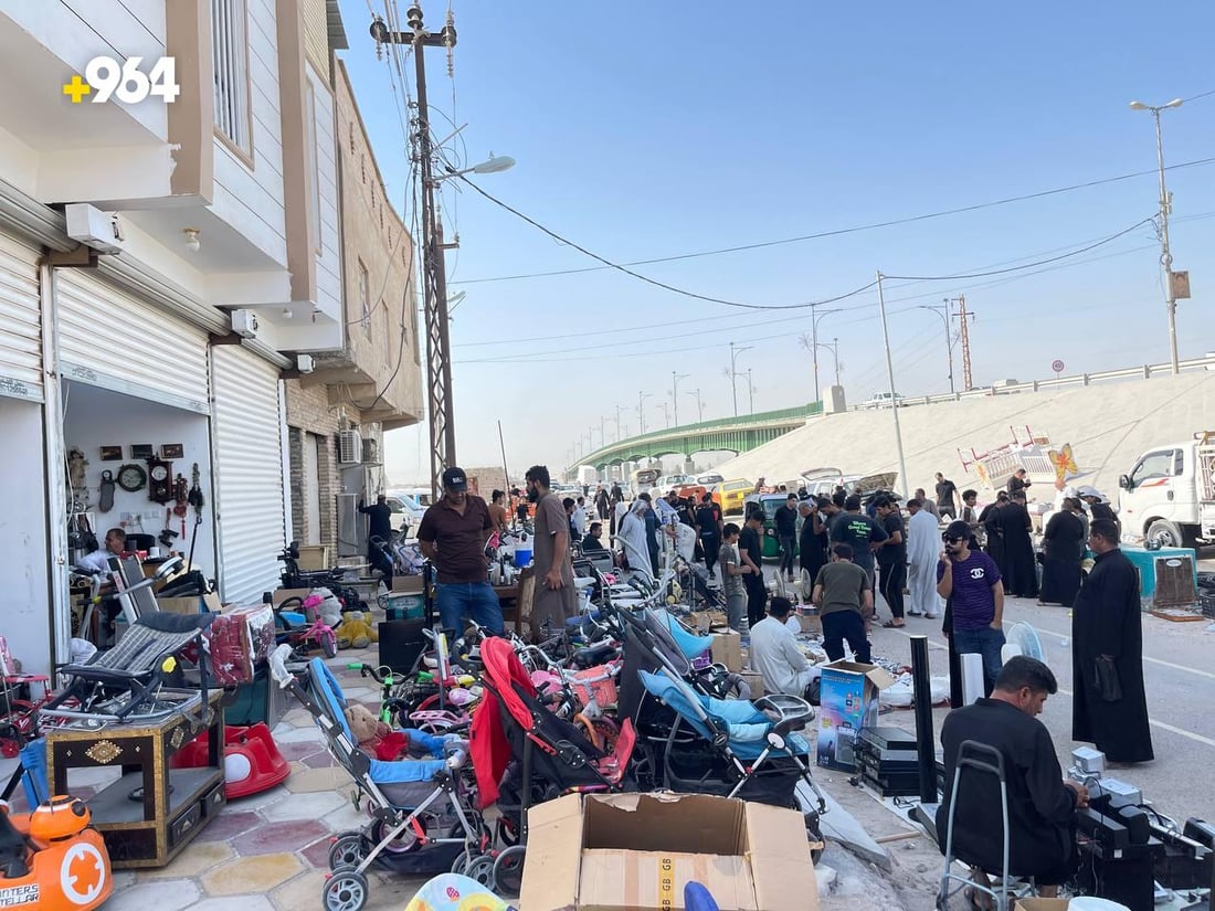 صور: الأثرياء في القرنة يعودون إلى سوق الجمعة بحثاً عن السلع النادرة والأنتيك