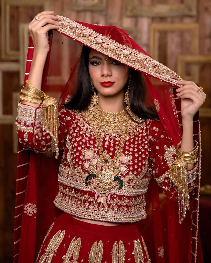 Two sisters open Dulhan Boutique in Kut, bringing Pakistani and Indian fashion to locals