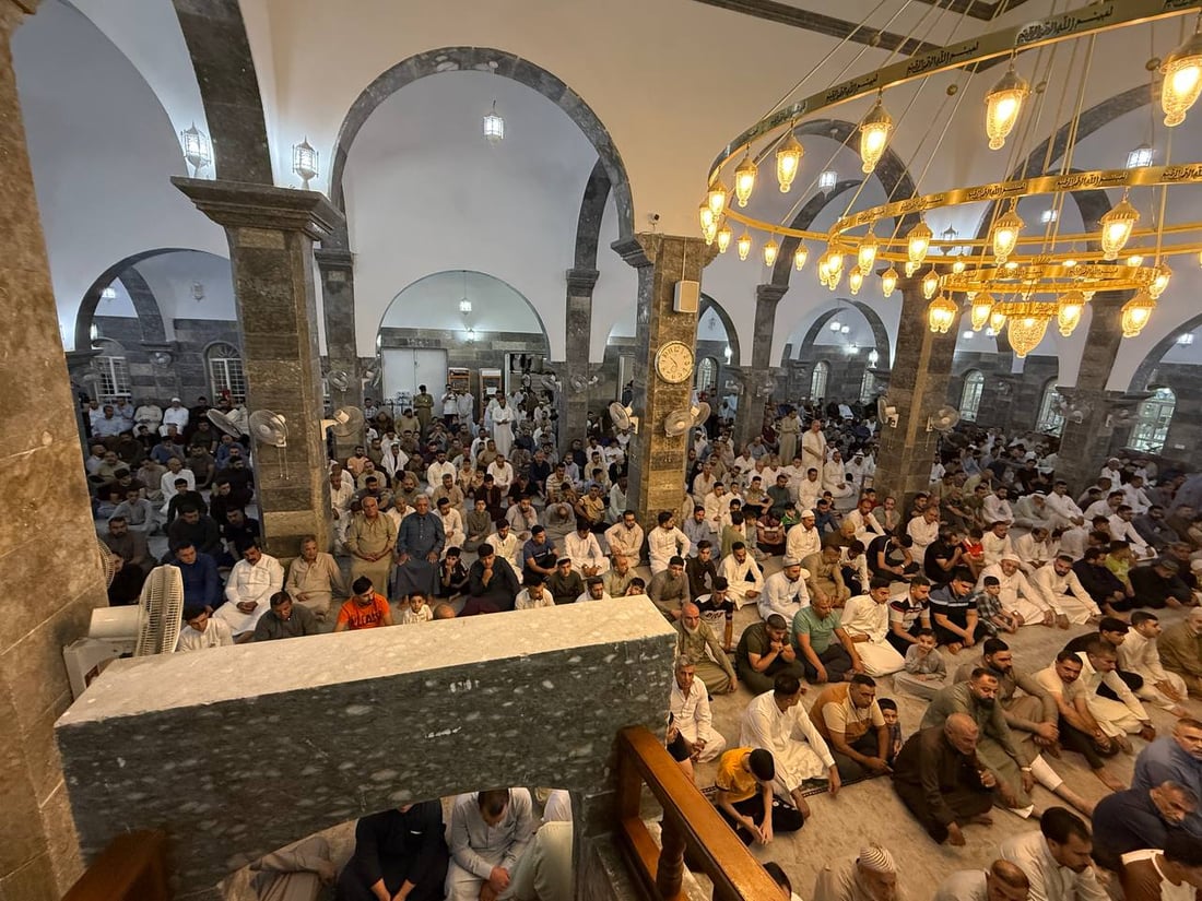 صور.. مئات المصلين يؤدون صلاة عيد الأضحى في جامع النبي جرجيس وسط الموصل