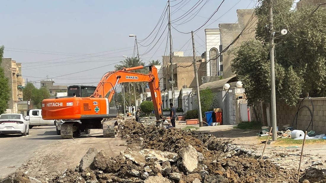 على أمل أن لا نغرق.. شارع فلسطين يستبق الشتاء بأنابيب جديدة (صور)