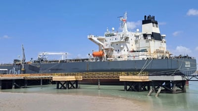 تراجع حاد بحركة ناقلات النفط في ميناء خور الزبير.. 75% أقل بعد إغلاق هرمز