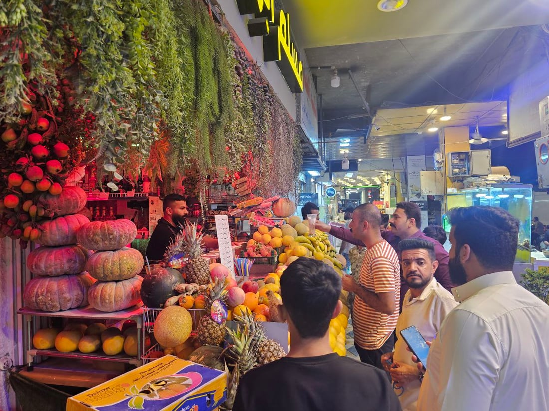 35 عاماً من العصير في طويريج عند “مسلم”.. يعرف تحدي المدينة ولا يخذل زبائنه