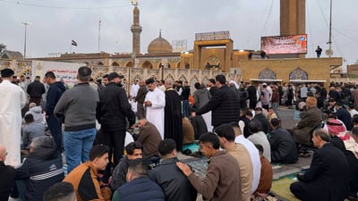 صور: المصلون يتوافدون من مختلف مناطق بغداد إلى جامع أبو حنيفة النعمان