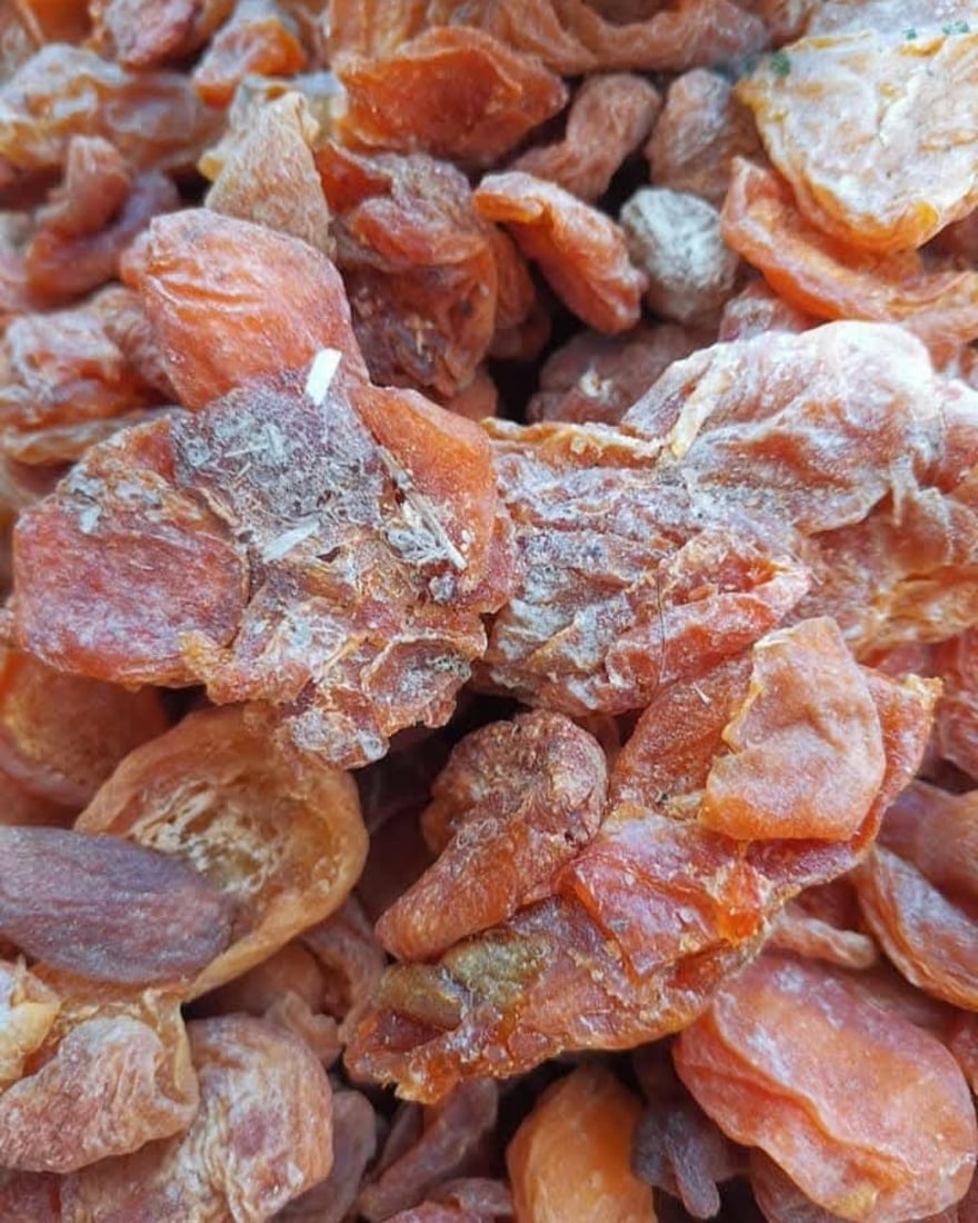 Halabja authorities seize 200 kg of spoiled apricots, destroy shipment