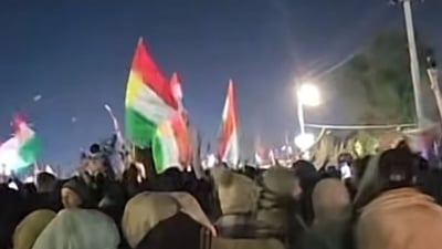 لە بەرامبەر کونسوڵخانەی ئەمەریکا لە هەولێر خۆپیشاندانە