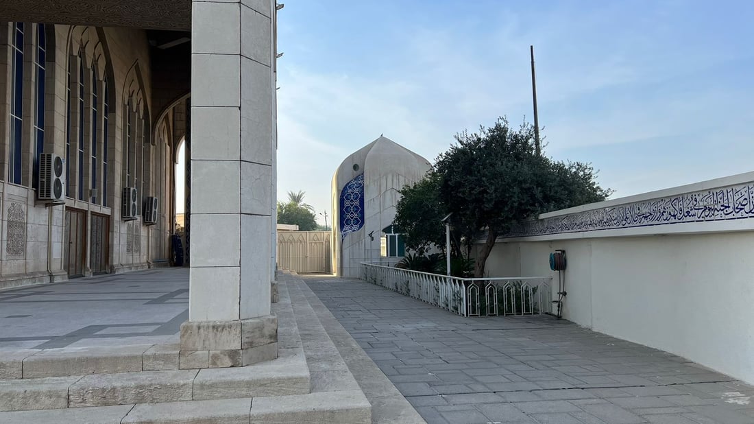 قبة التحفة البغدادية تحت الصيانة للمرة الثانية.. صور خاصة من جامع “بيت بنية”