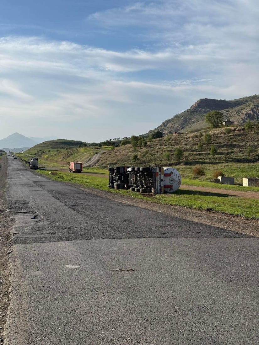 تانگەرێکى گواستنەوەى غازى شل وەرگەڕا