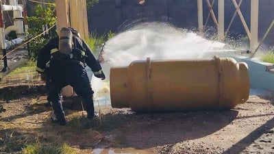صور: السيطرة على تسرب لغاز الكلور داخل مشروع الدولاب في بابل