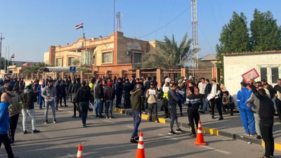 وخليجي 25 على الأبواب.. إضراب شامل ينذر بتكدس النفايات في شوارع البصرة 