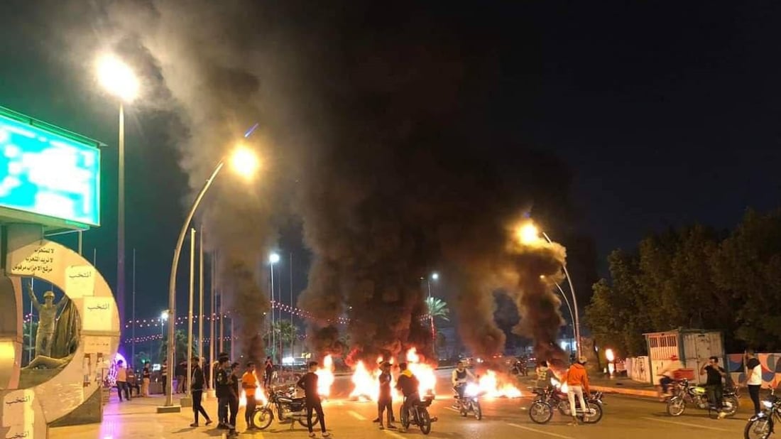 صور: “فوج دراجات الكوت” يغلق التقاطعات بالنار.. احتجاجاً على “سانت ليغو”