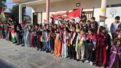 خەریکبوو لەسەر ئاڵای کوردستان بگیرێ؛ ئەمڕۆ 465 ئاڵای لە قوتابخانەکەی بەرزکردەوە