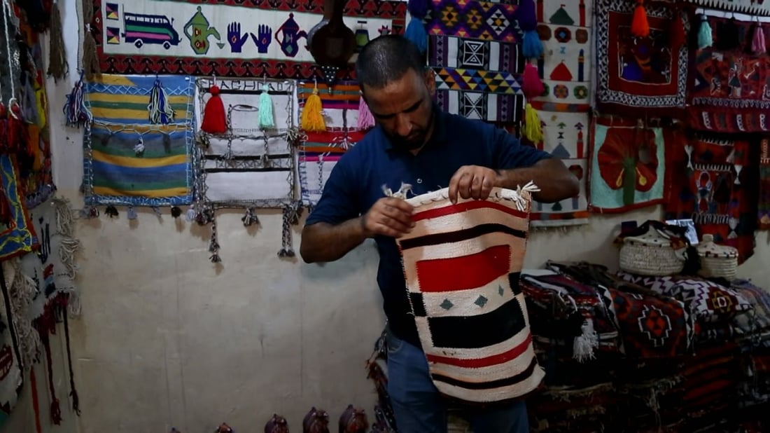 صور: متحف التراث اليدوي يحتفظ بأقدم الإيزارات ويوثق 100 عام من تاريخ السماوة