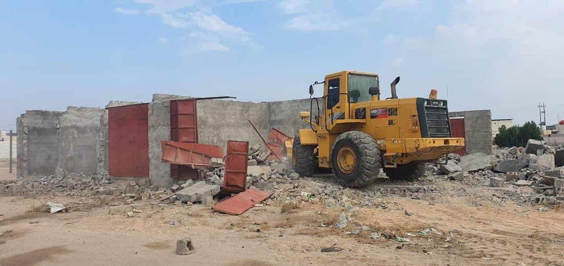 صور: هذا ما بقي من محال “حي القائد” وبسطات “سوادي” بعد دخول جرافات الزبير