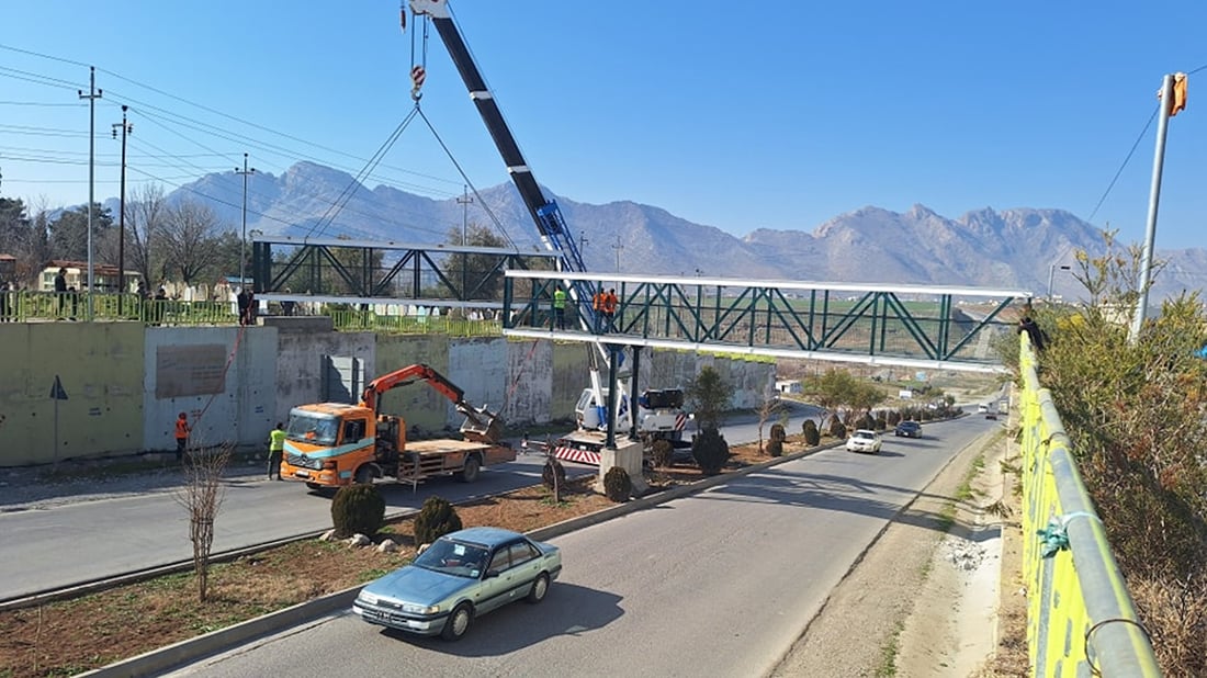 لە سەنگەسەر پردی پەڕینەوە دروستکرا