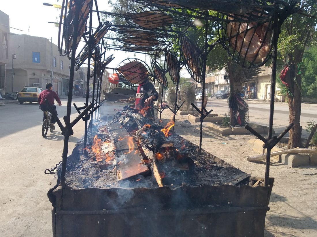 المسكوف “سمك مدخن” لا يشوى بلهب النار (صور)